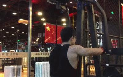 肩膀三角肌太厚怎么练薄,把肩膀练宽的视频