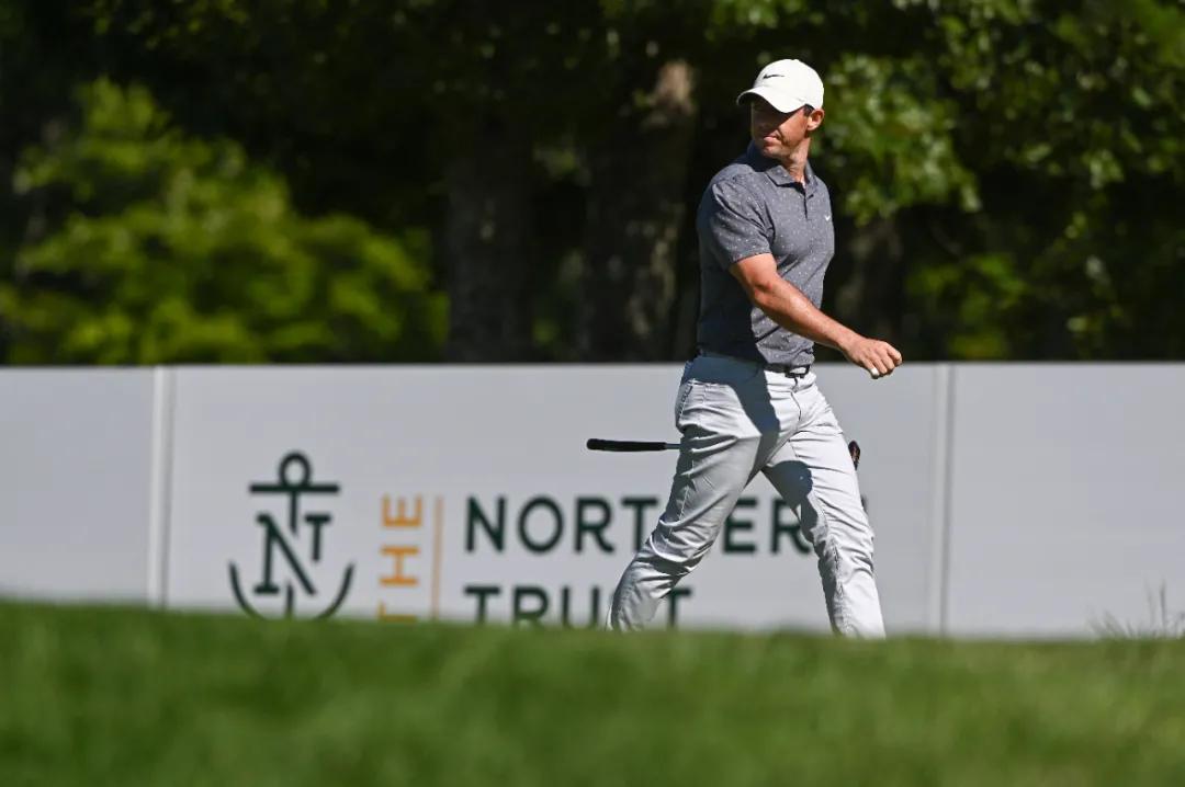 榜首竞争激烈异常!四人-7杆并列领跑!老虎T30张新军T85