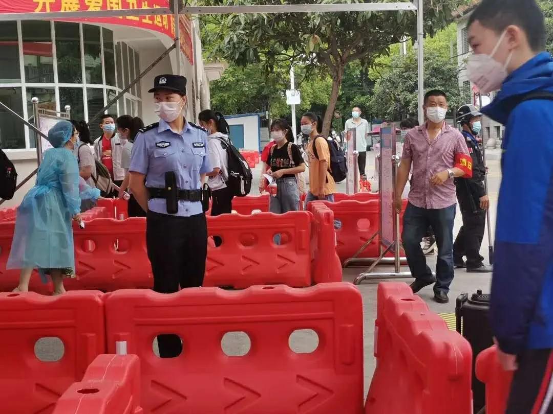 初三开学啦!仙桃公安暖心护航