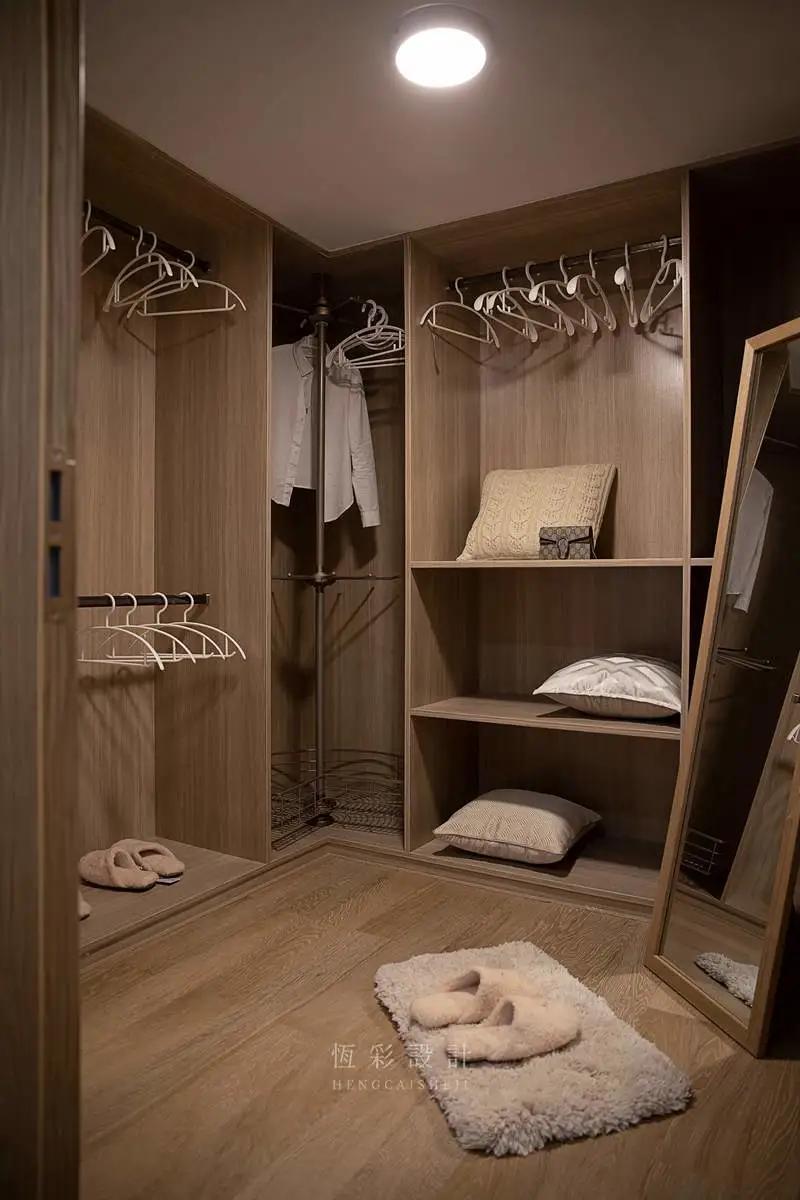 二楼衣帽间和客厅完美结合,二楼客厅开放式衣帽间