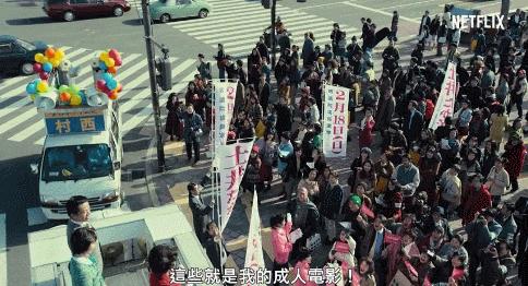 他拍过100多部电影,他拍了很多部电影英文