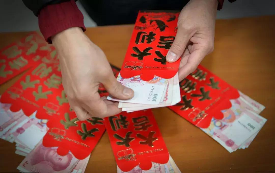 跳槽为什么可以涨工资,留在原公司升职还是跳槽涨工资