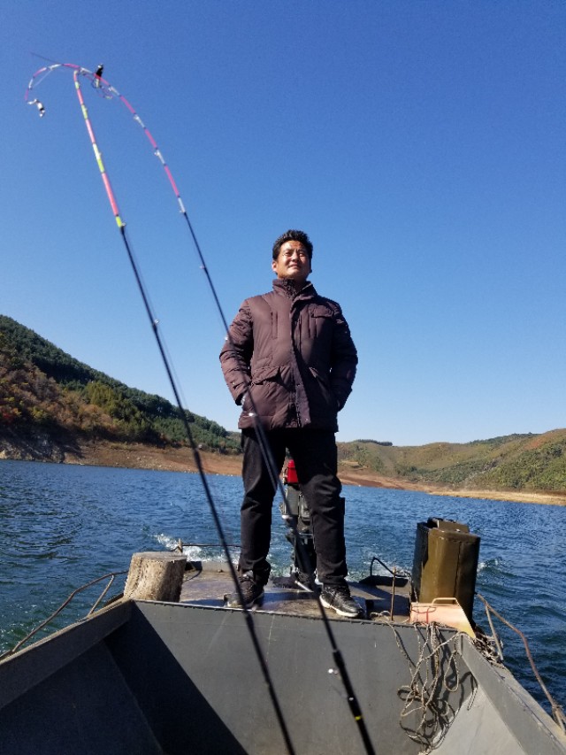 今年鸭绿江水丰湖钓鱼视频,丹东鸭绿江水丰湖