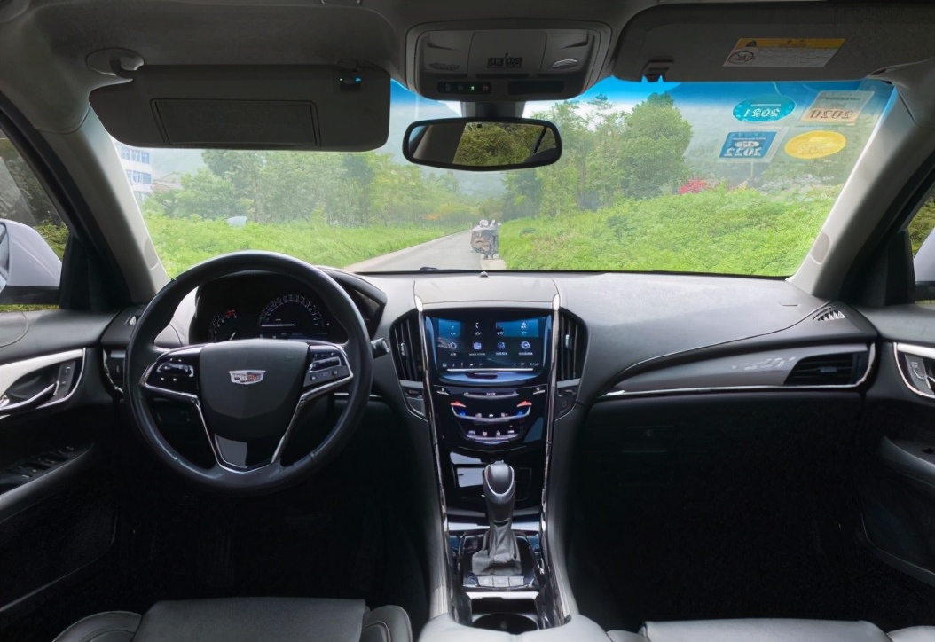 同为豪华品牌掉价最狠15万内就可以买到的洗浴城专车—凯迪拉克