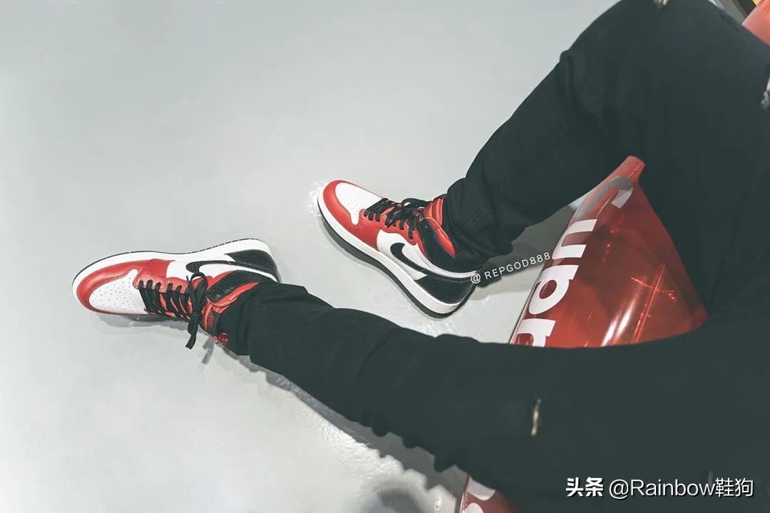 aj1芝加哥ow的鞋标真的容易断吗,aj1蛇纹芝加哥女款和男款包边