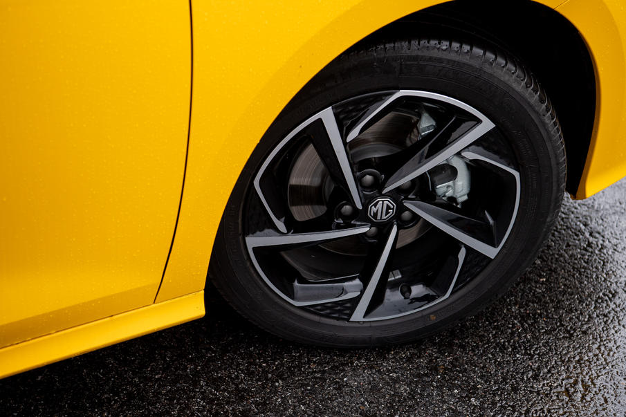 4.99万的名爵mg5试驾,名爵mg5中配自动青春风尚版起步