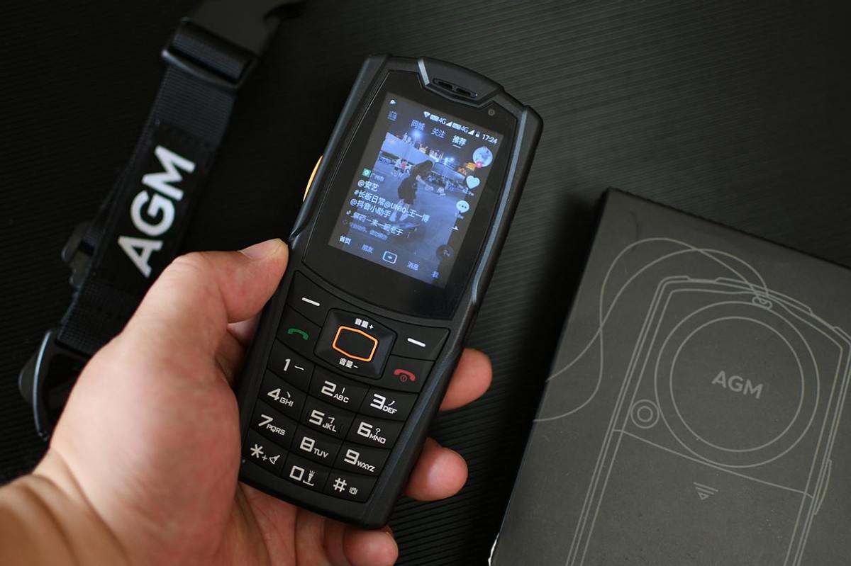 4G双卡超大声，自带微信的智能大哥大，让老年人也能用上健康码