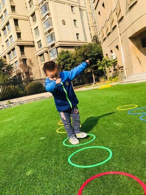 2岁半宝宝双脚跳怎么训练,3岁宝宝不会双脚跳怎么训练