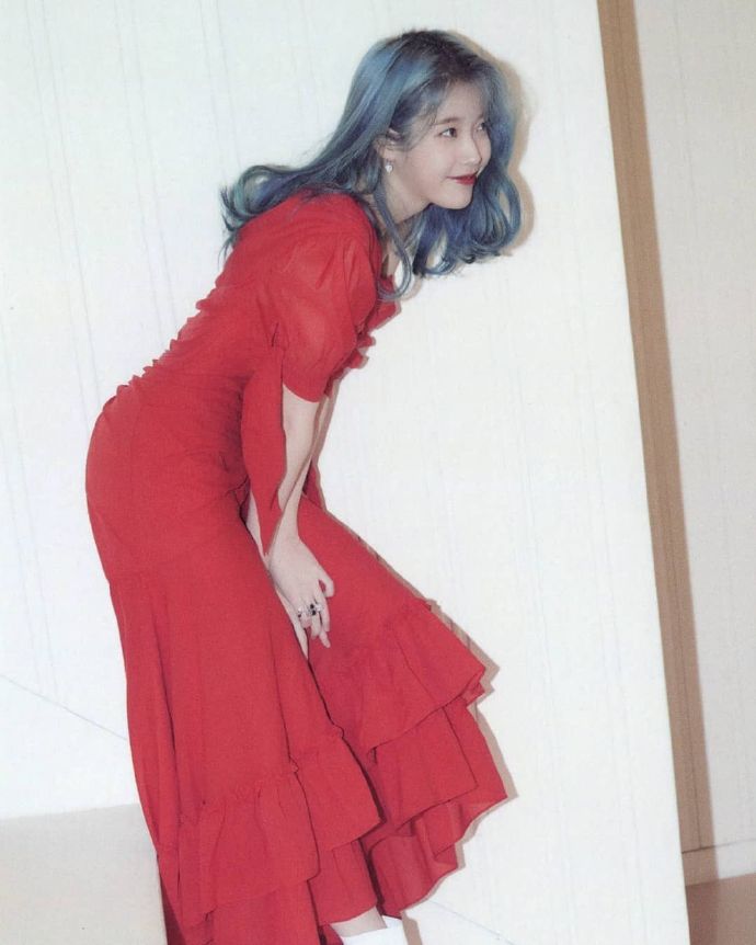 iu穿牛仔裙,iu穿什么裙子好看