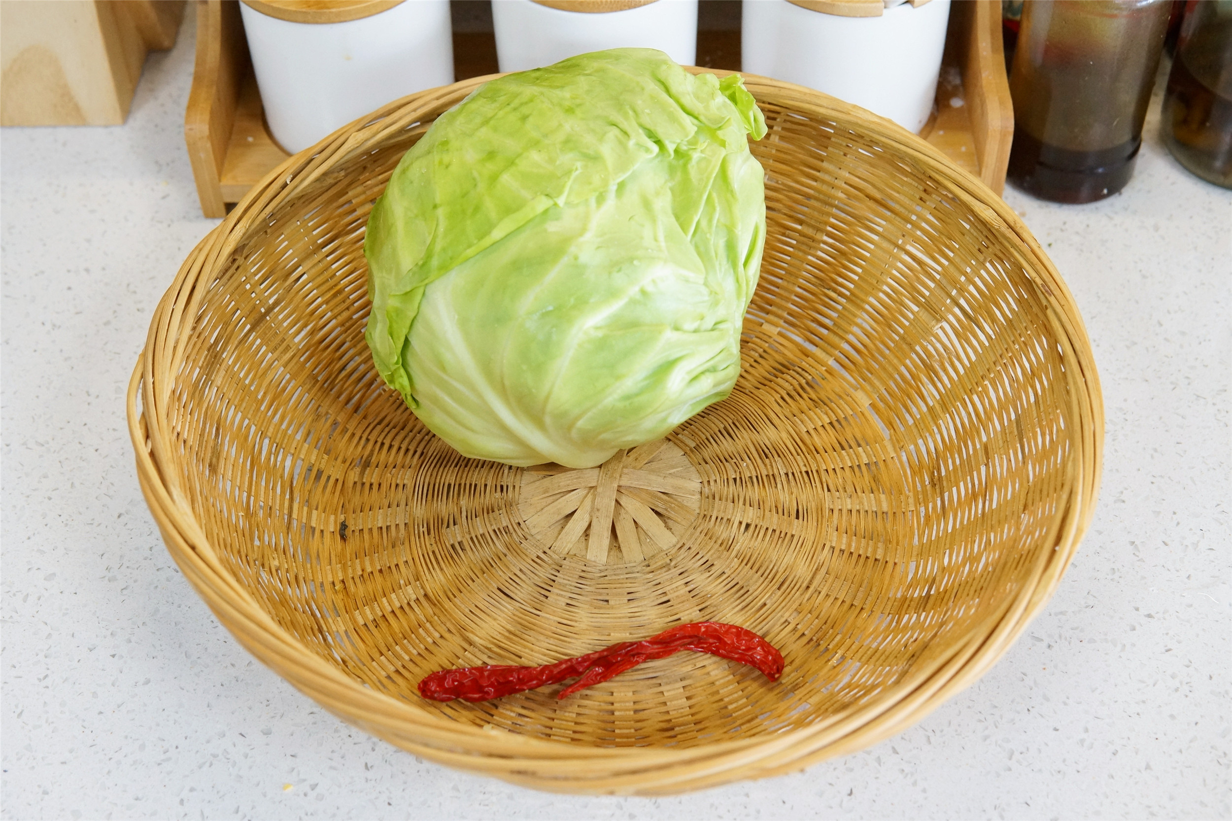 为什么饭店做的包菜这么干,饭店炒包菜感觉很生