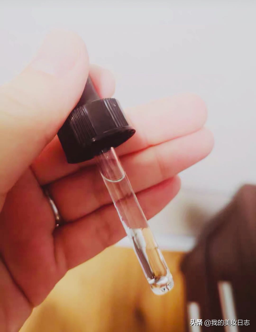 人手一瓶的精华液图鉴来咯，雅顿粉胶元老级抗老，黛珂小紫瓶补水