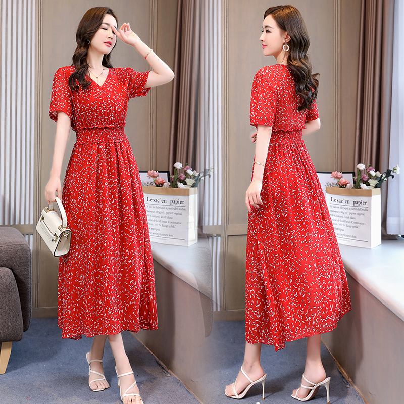 微胖女生连衣裙夏季显瘦大摆遮肉,复古风微胖遮肉连衣裙