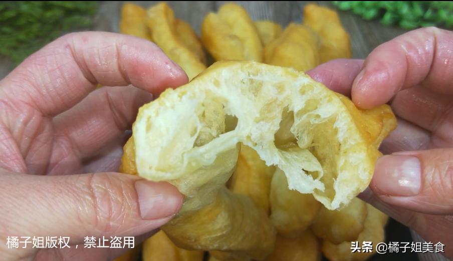 健康油条的制作方法视频,大油条做法和配方的全过程
