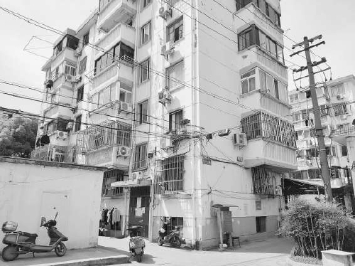 卫生间成了她的深夜*场赌**