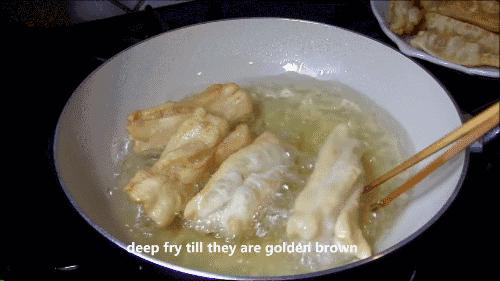大锅炸油条的做法和配方窍门,在家自己炸油条的最简单的方法