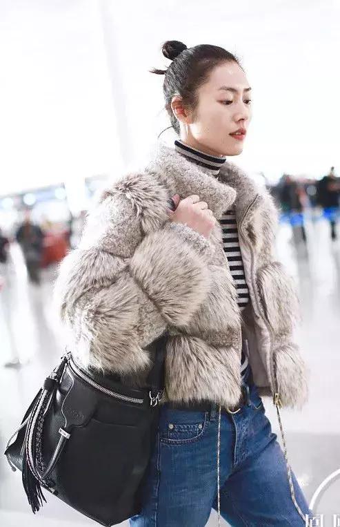 刘雯今年最流行的包,刘雯同款包时尚潮流大牌大容量