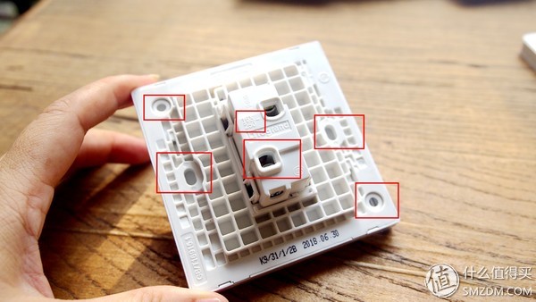 罗格朗开关插座内部结构如何组装,施耐德罗格朗西蒙哪个性价比高