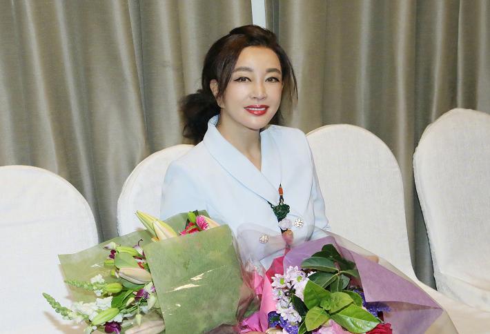 63岁刘晓庆再晒美照,67岁刘晓庆素颜曝光