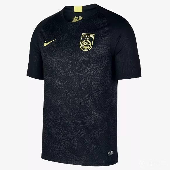 国足居然在美国卖球衣 球迷：“640块？卖40就考虑一下！”