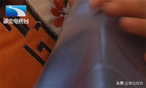 沙发怎么区分真牛皮和假牛皮,如何识别沙发的皮是否是真的牛皮