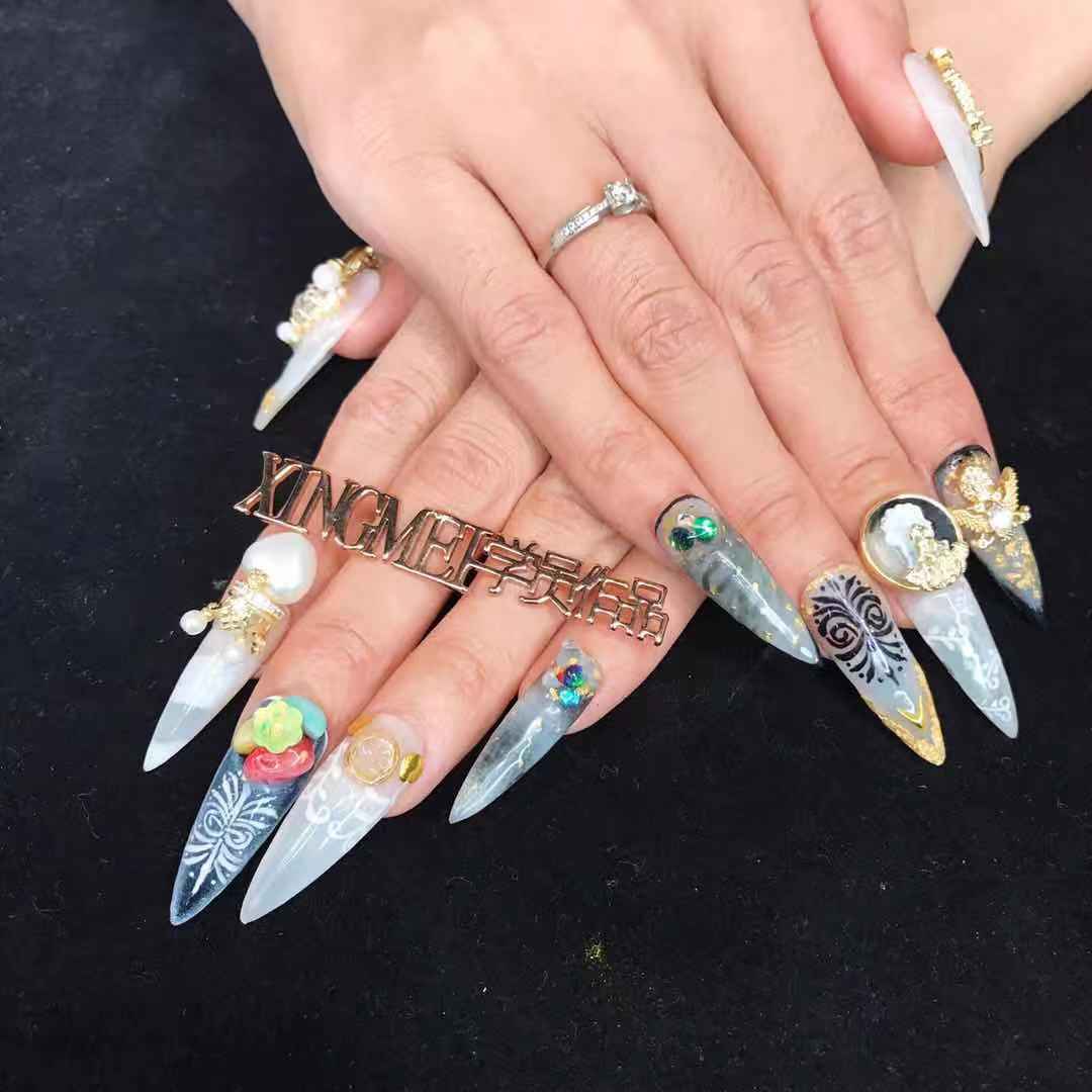 美甲学徒最基础要学什么,学美甲有前途吗学美甲的前景如何