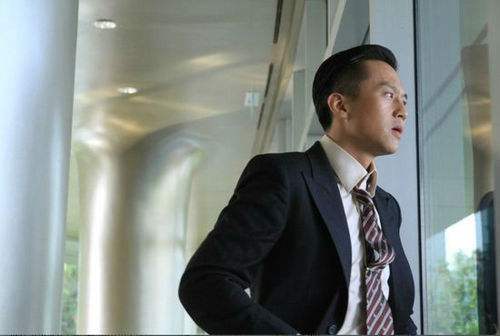 百亿影帝，执迷于用笑温暖世人；霸道总裁，为爱情和家庭甘做忠犬