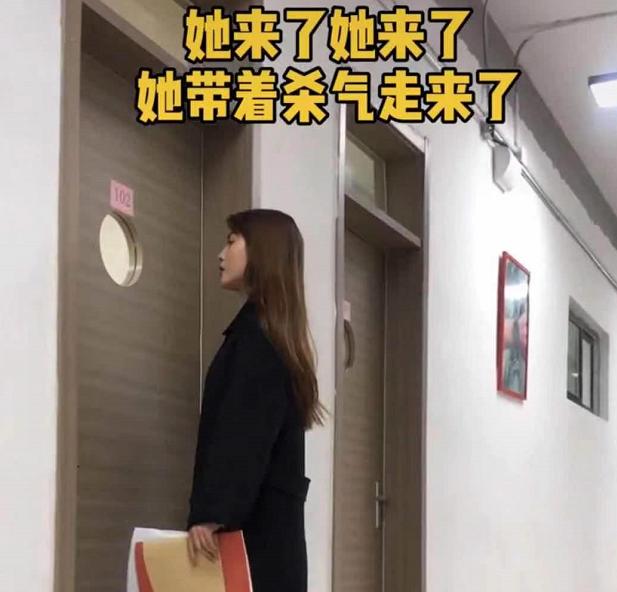 学生吐槽班主任“后门*窥偷**”，老师一脸无辜神回复，瞬间笑翻全场
