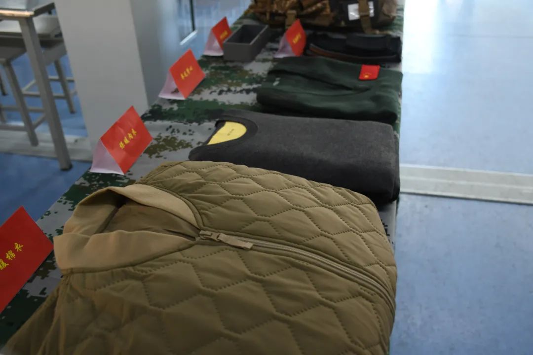 新式作战靴有没有钢板,新式作战靴配便装