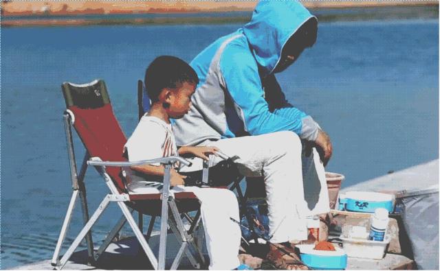 为钓鱼建房子,为了钓鱼在河边盖了房子