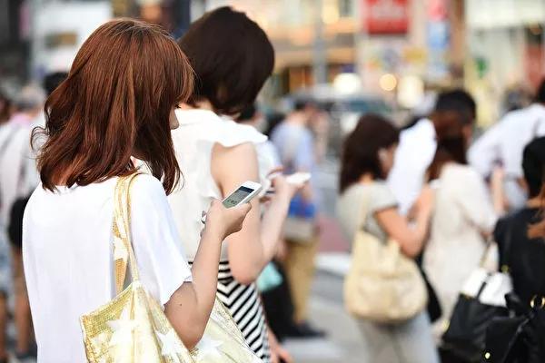 韩国化妆品新商机,男人也爱化妆了