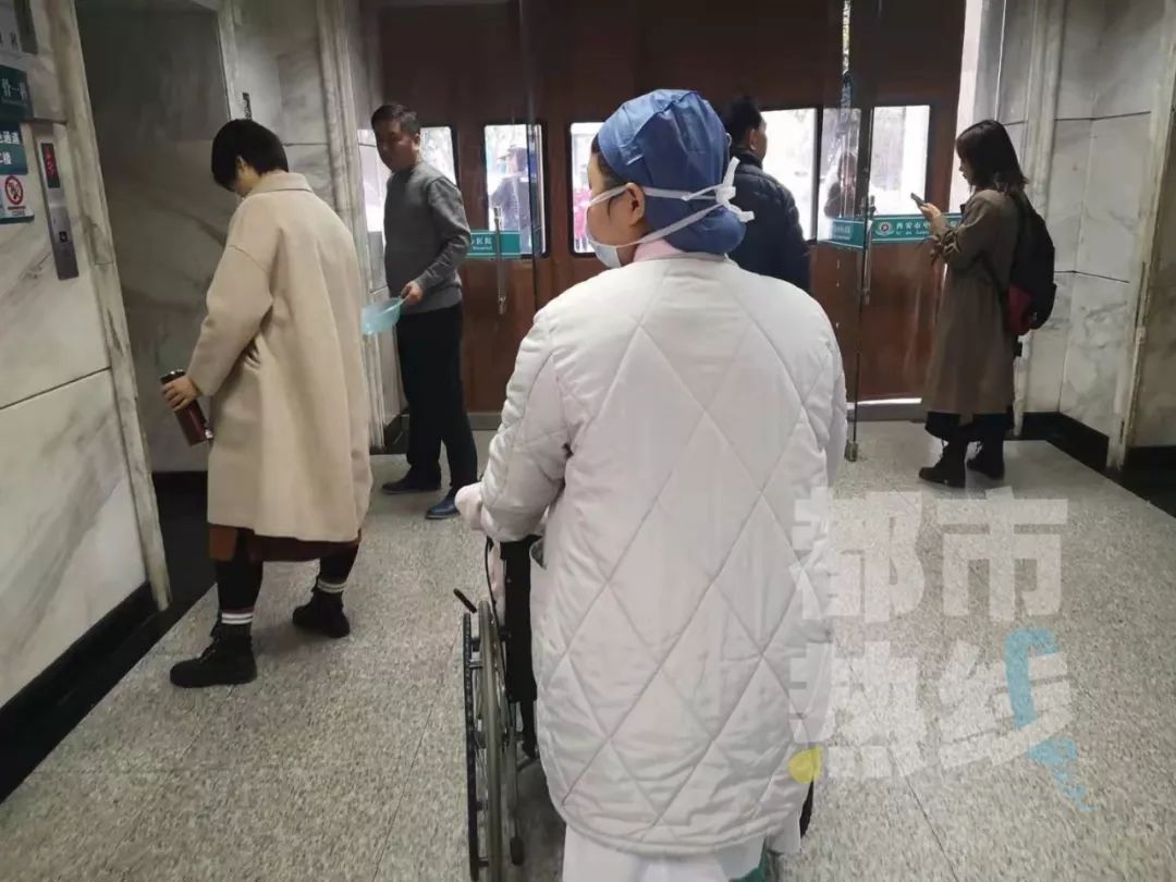 不倒翁小姐姐抖音网红,网红不倒翁小姐姐对比