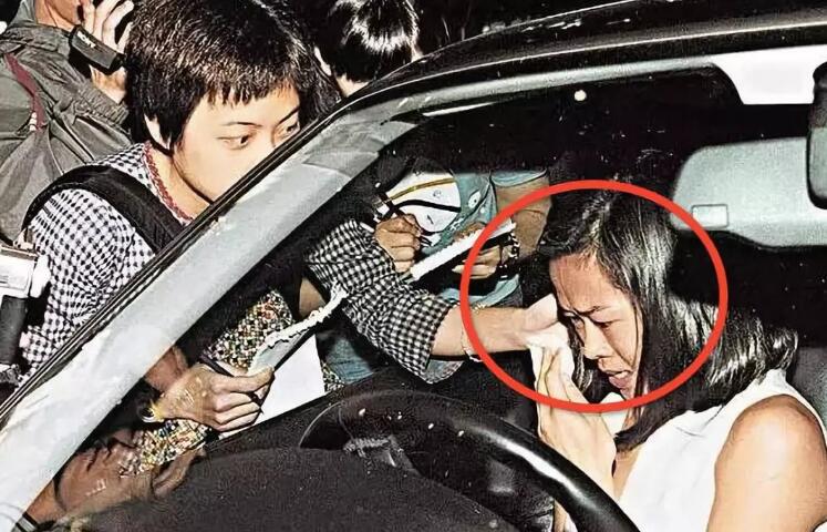 甘比从狗仔逆袭成香港女首富,甘比从女狗仔逆袭成女首富