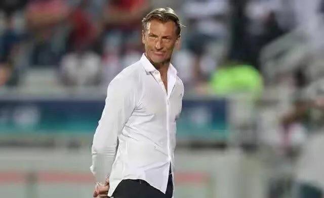 艾克森砸守门员,艾克森撞倒沙特门将