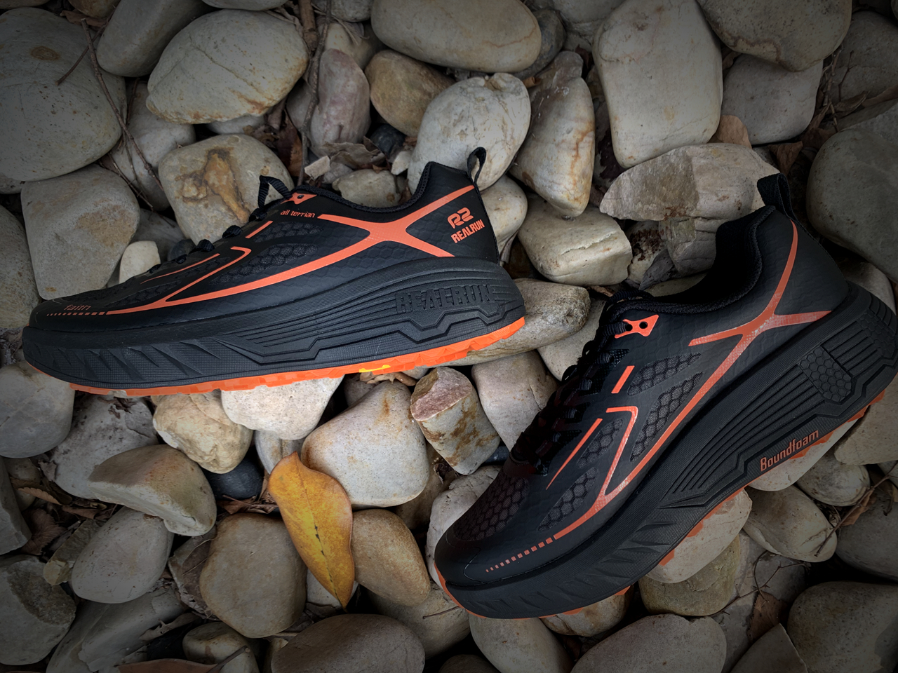 奔跑的Faith-咕咚R2信仰跑步鞋