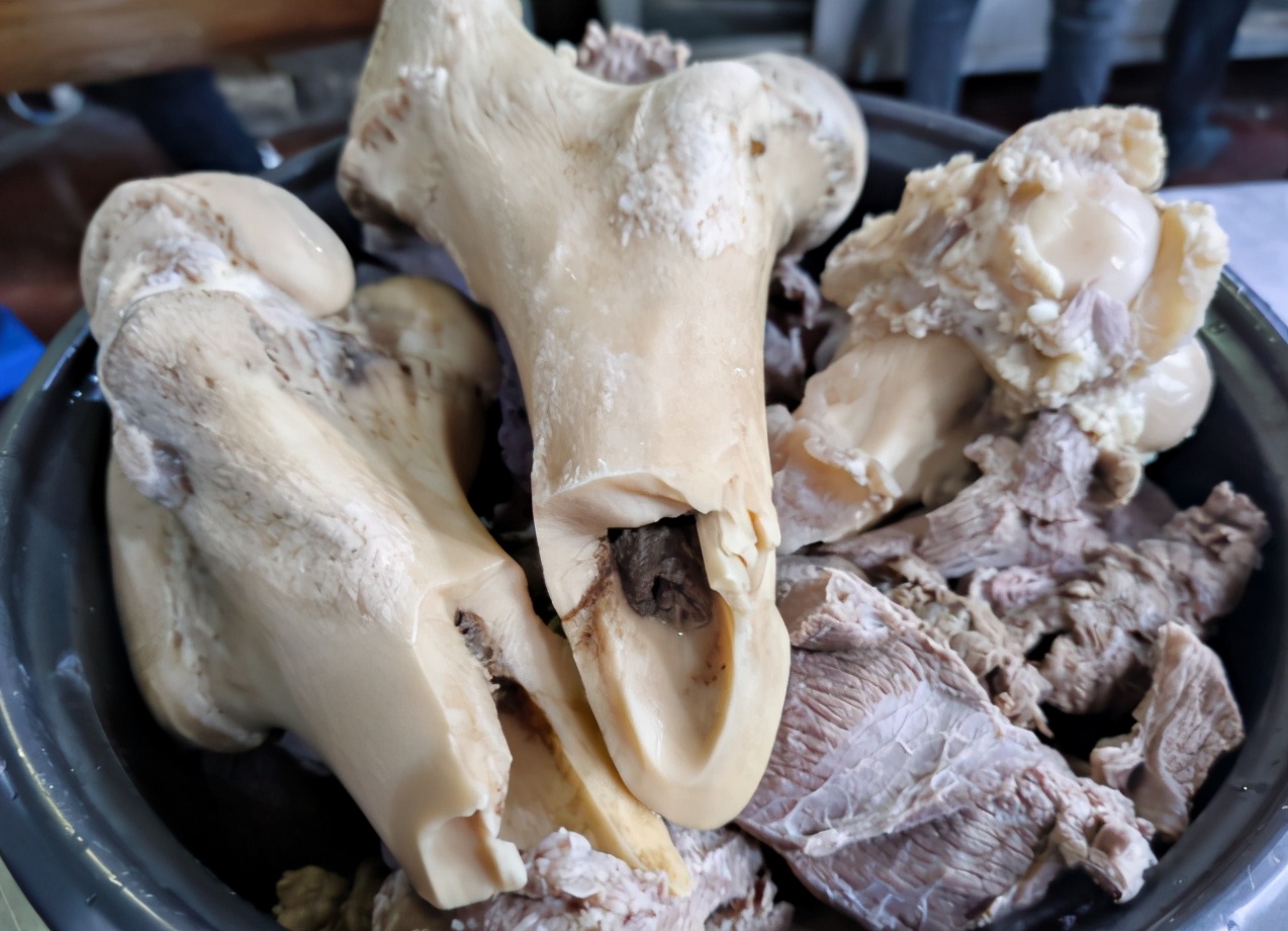 牛肉汤8元一碗拿什么赚钱,牛肉汤一碗能赚多少钱