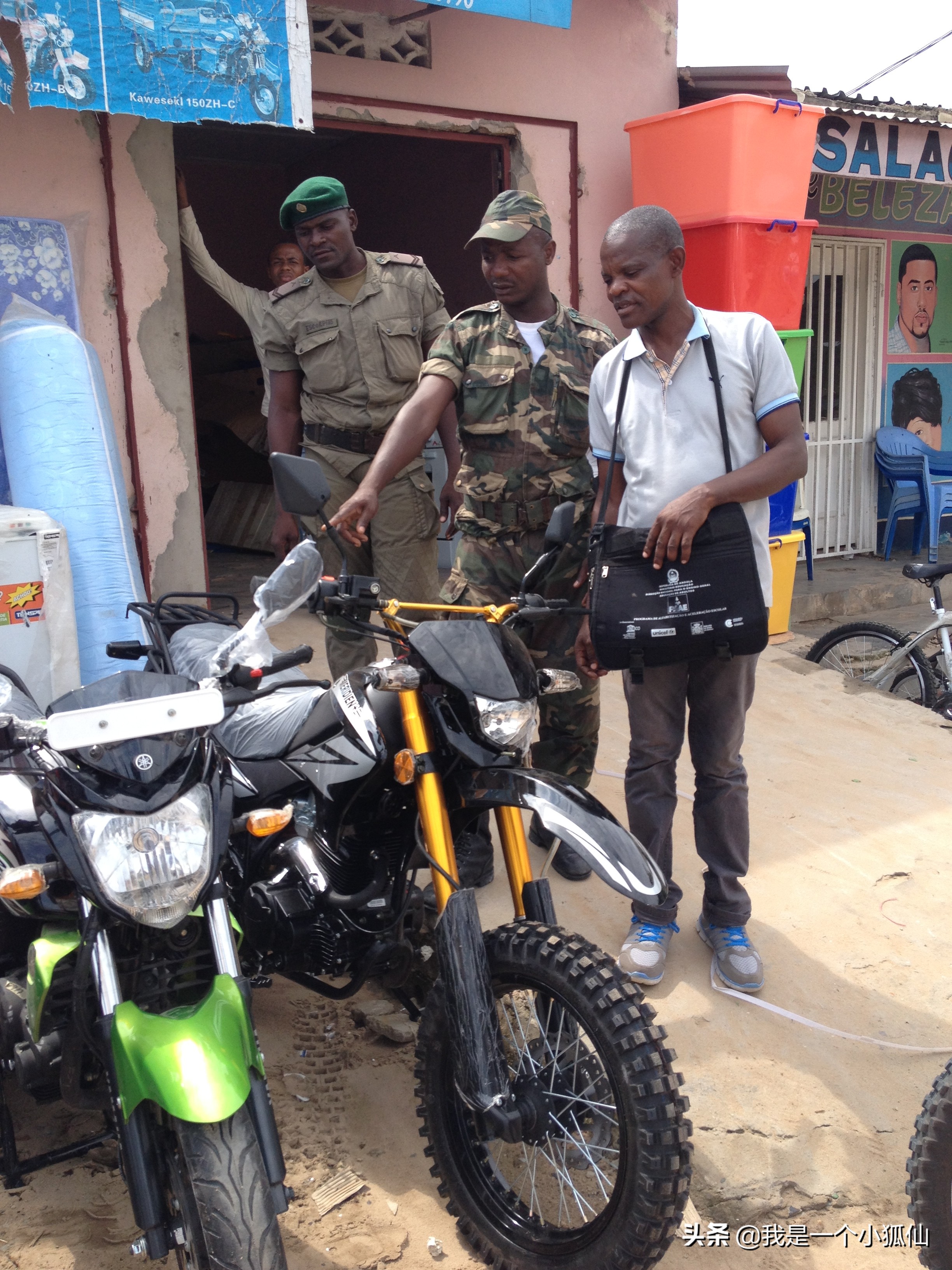 保护我们的非洲安哥拉黑人军人发工资了在非洲安哥拉的日子129