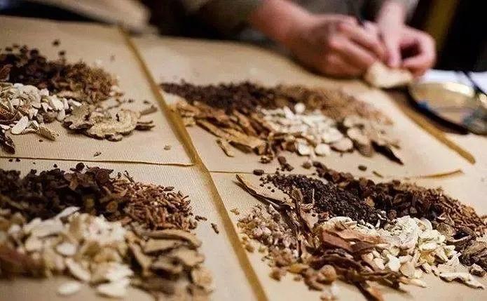 70岁老人化疗后手和脚肿正常吗,老人化疗之后身体越来越差