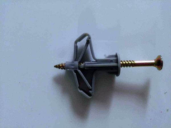 膨胀螺丝嵌入地面该怎么取出来,膨胀螺丝怎么安装在水泥地上