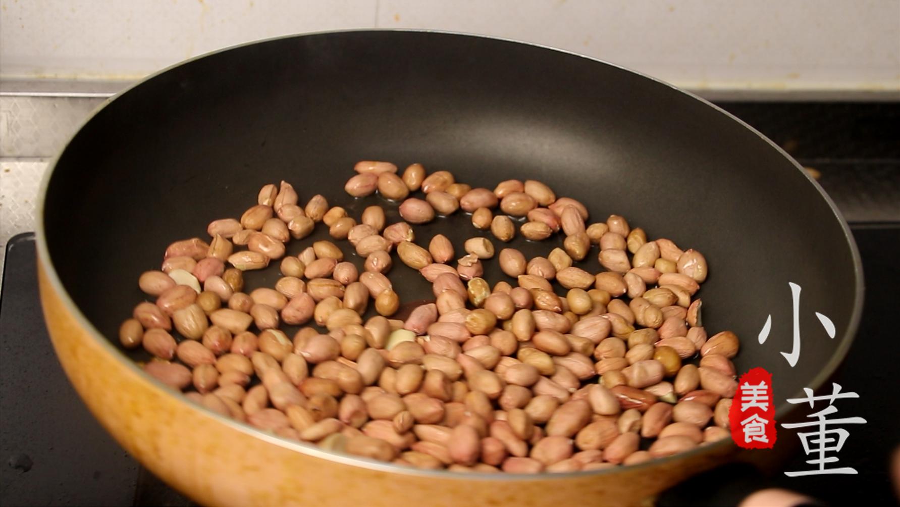 小董制作香菇酱,香菇酱不要辣椒