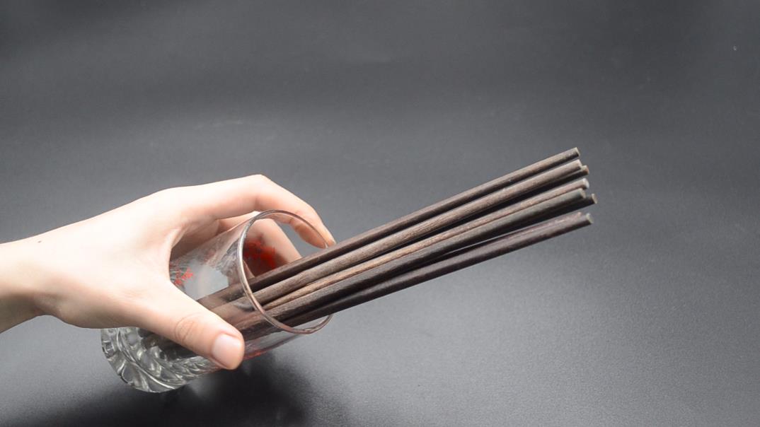 经常用筷子的要留意，现在知道为时不晚，尽早叮嘱家人，太重要了