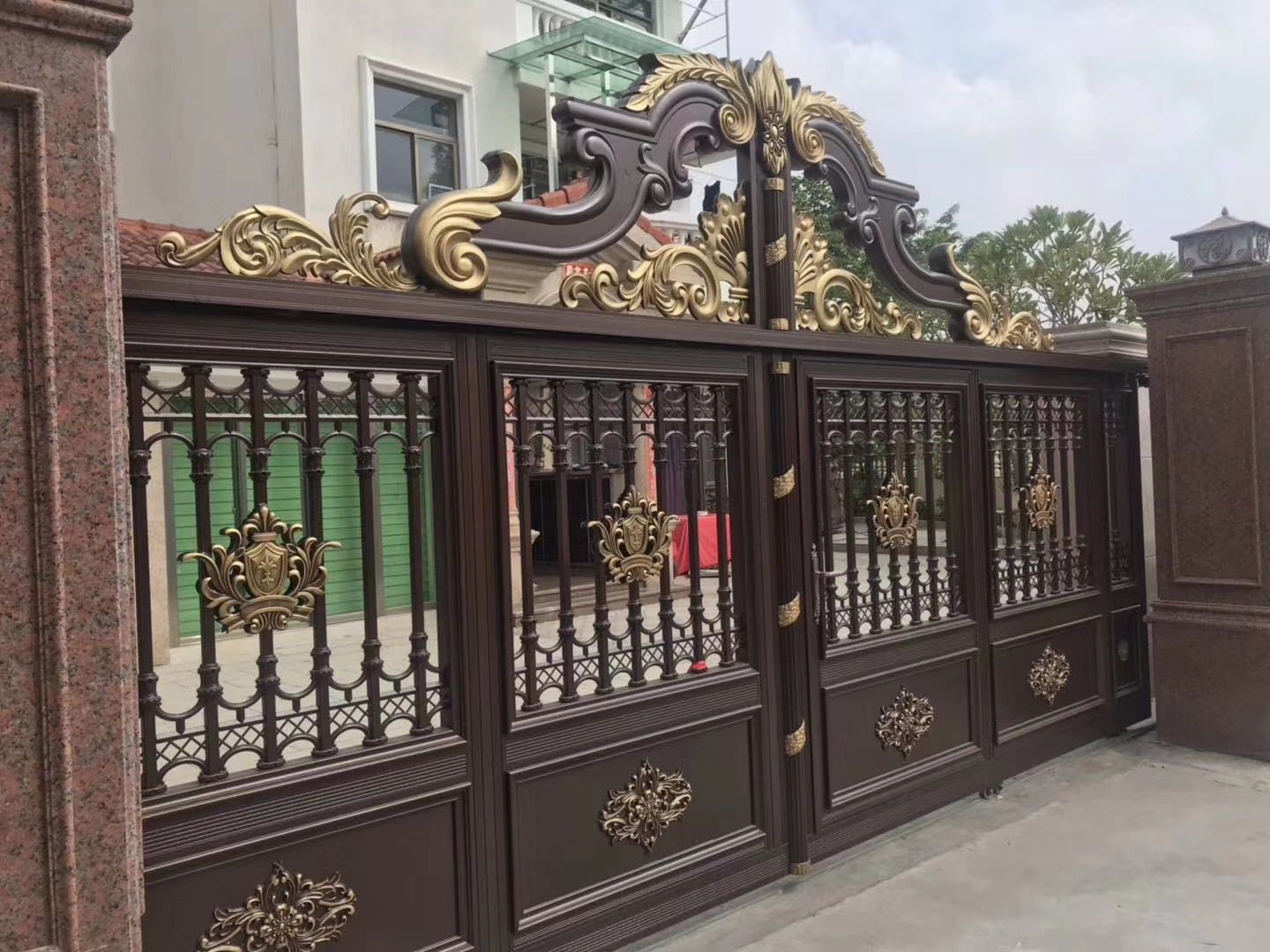 双开铝艺大门安装,双开铝艺大门