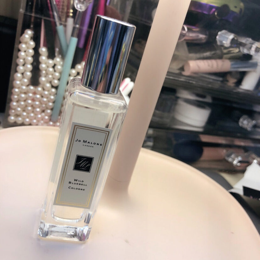 味道比较淡的适合年轻女生的香水,适合30岁以下的女士香水