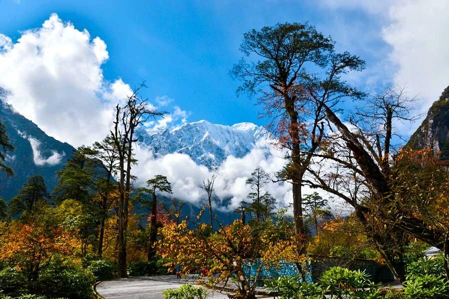 甘孜稻城亚丁景区圣水门优惠,甘孜免门票景点到什么时候