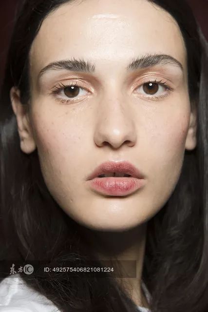 EIGSHOW丨鞠婧祎、李艺彤的仙女春夏妆容能让你美出新高度!