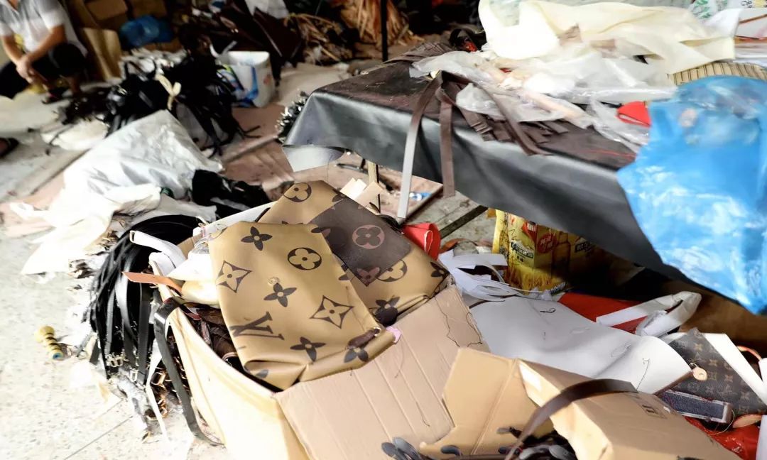 Burberry、LV、贝亲……从奢侈品到婴儿用品,这些制假售假团伙都被上海警方摧毁了