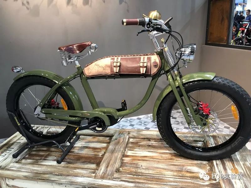 「米兰展独家」弯的电池？可当作充电宝的电池？外国人真会玩！