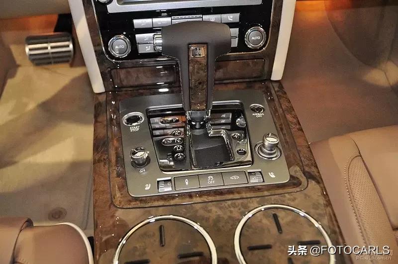 最新款豪华大众辉腾,2015年大众辉腾v84座顶配