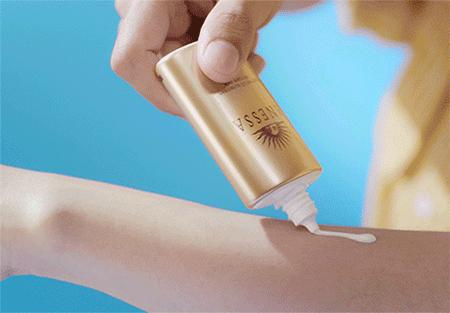 新手化妆先遮粉底还是先上遮瑕,化妆步骤粉底遮瑕哪个先涂