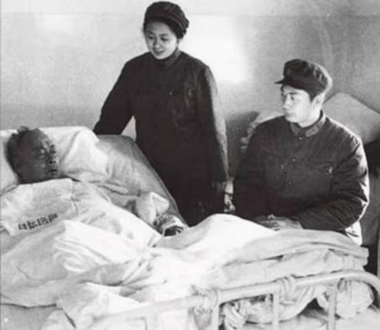 陈毅病逝后，毛主席看到一老人所作挽联，嘱托周总理给他安排工作