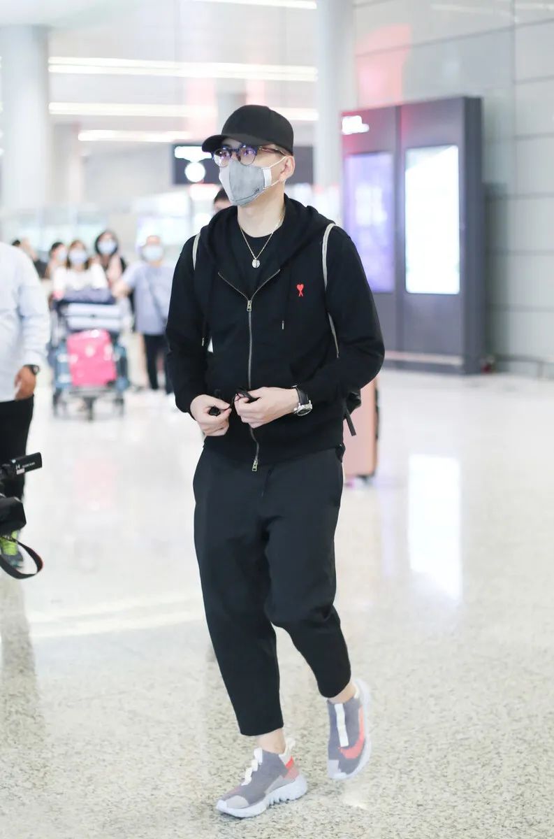 鐜嬪ぇ闄哸j1澶瑰厠,妫掔悆鏈嶆惌閰峚j1鏈夊濂界湅